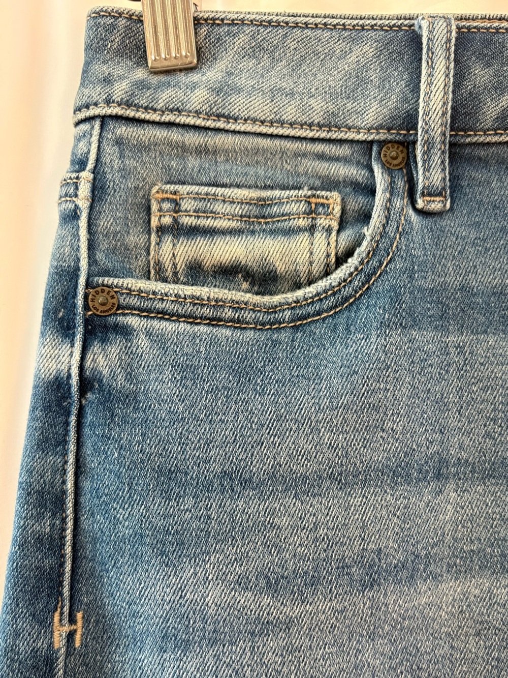 HIDDEN Jeans Peyton Stretch Denim Midi Skirt Medium Wash Raw Hem Size Medium - Picture 4 of 9